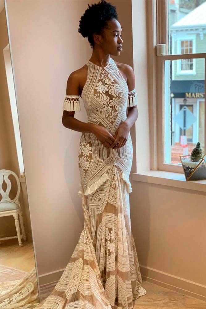 Tight Bohemian Wedding Gown For Beautiful Brides #boholacedress #tightweddingdress
