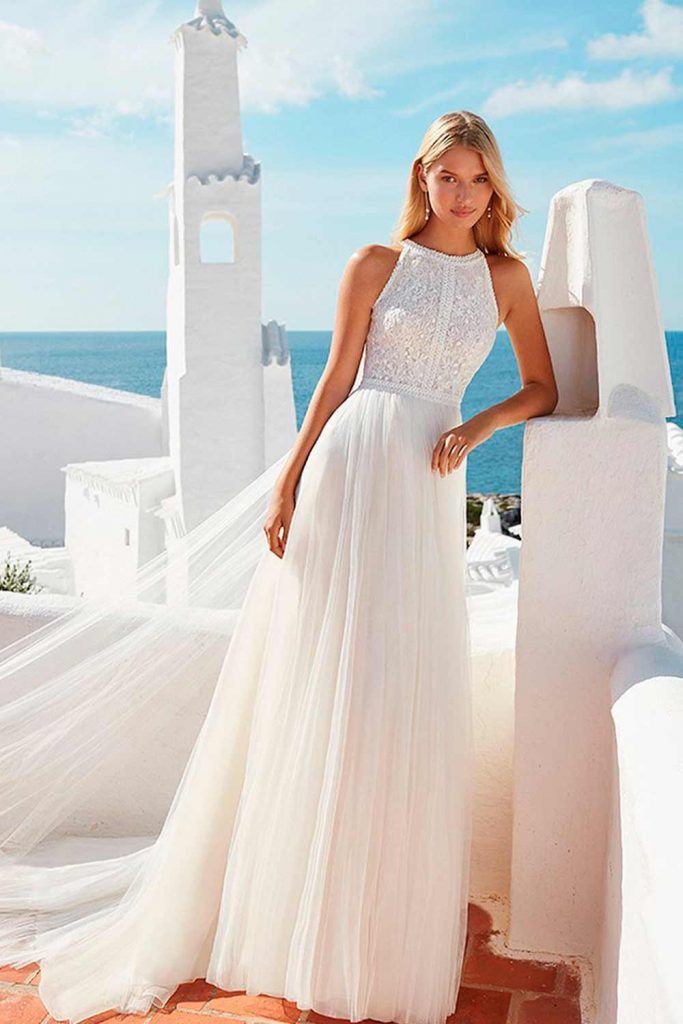 Classic Helter Neck Wedding Dress #helternackdress #prettywedingdress