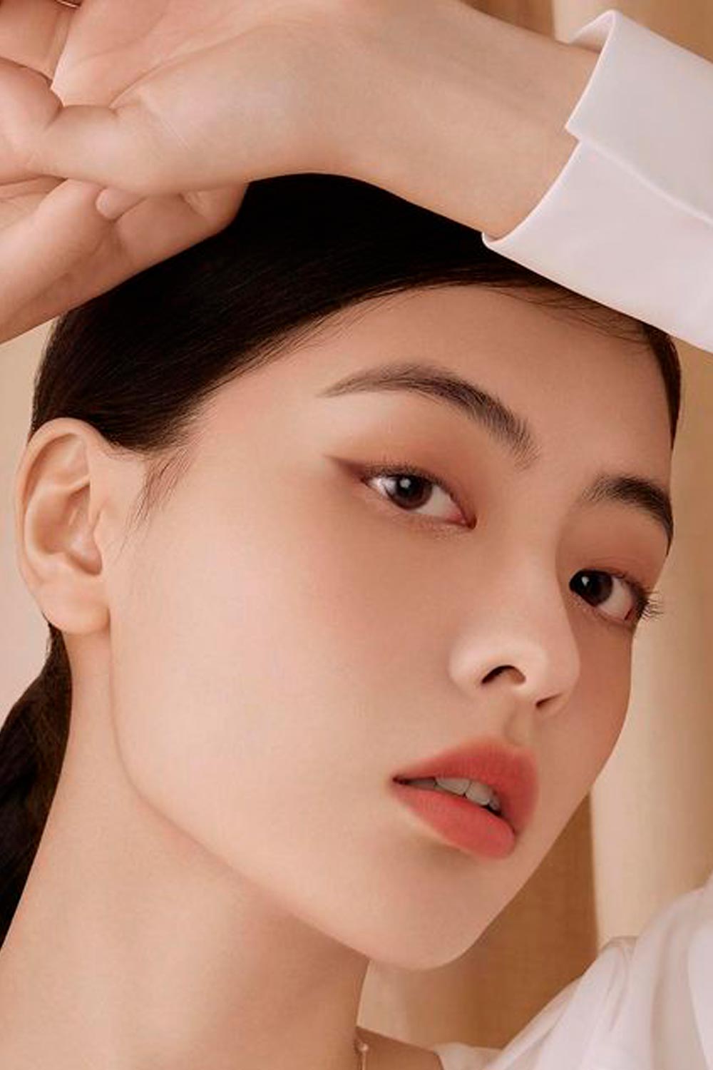 Natural Look With Classy Eyeliner