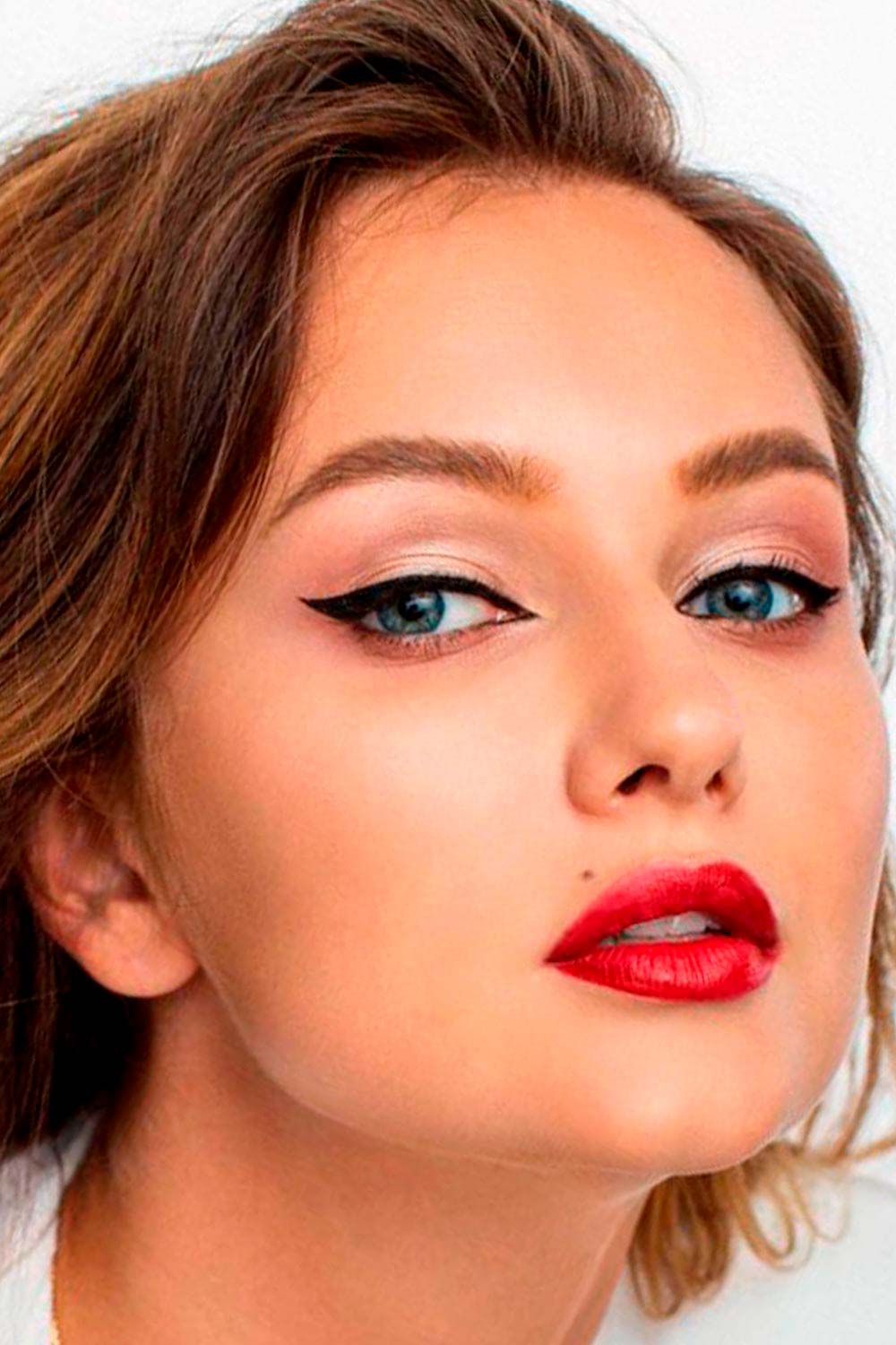Natural Looks With Fresh Lips Color