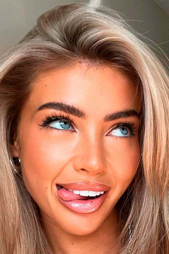 Lovely Makeup With Natural Liquid Lipstick