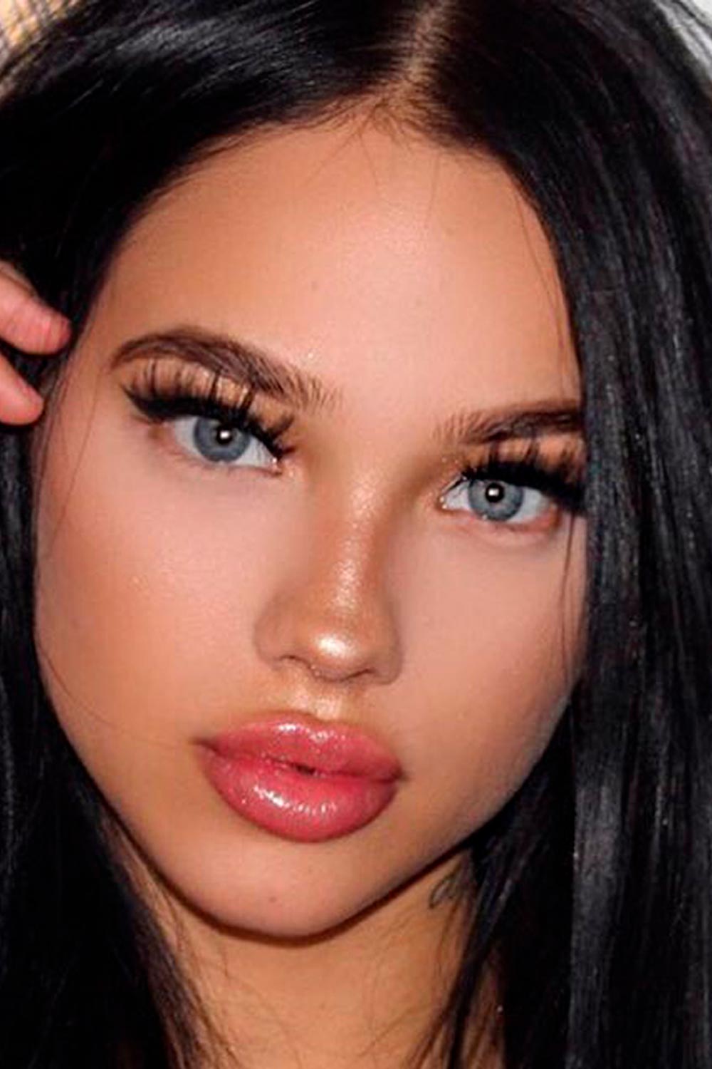 Natural Looks With Classy Eyeliner