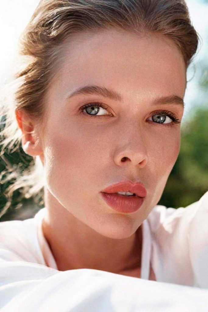 How Do I Keep My Makeup From Looking Cakey?