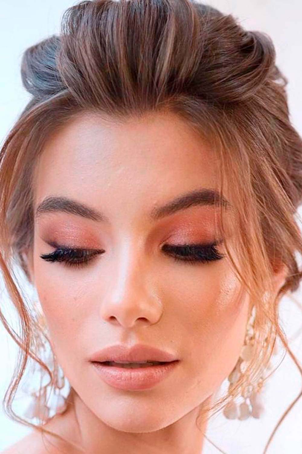 Natural Makeup With Perfect Eyebrows