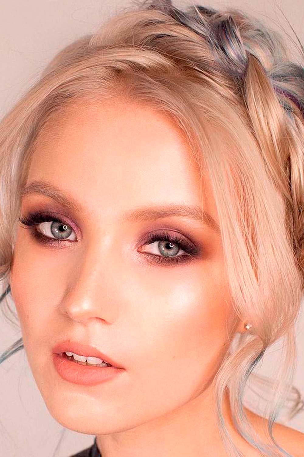 Natural Makeup With Soft Smokey Eyes