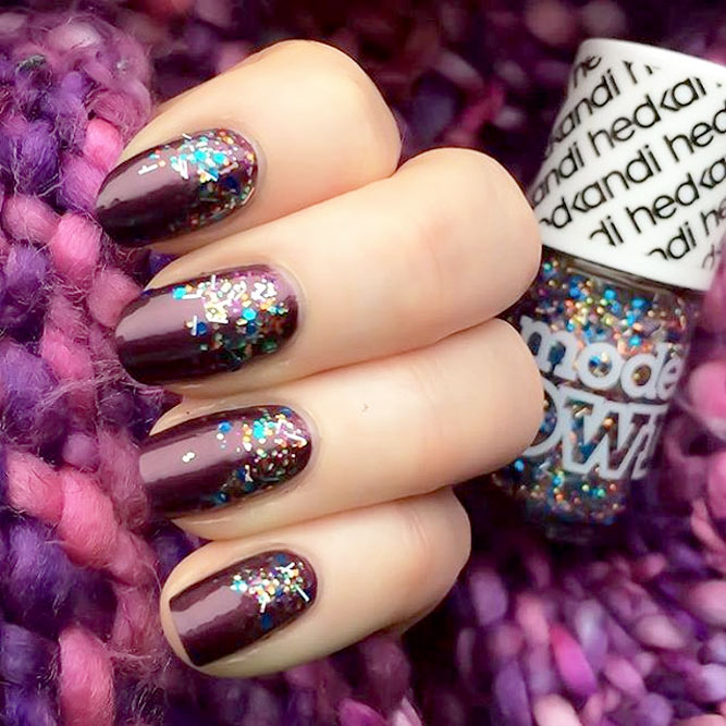 Cool Shimmering Christmas Nails