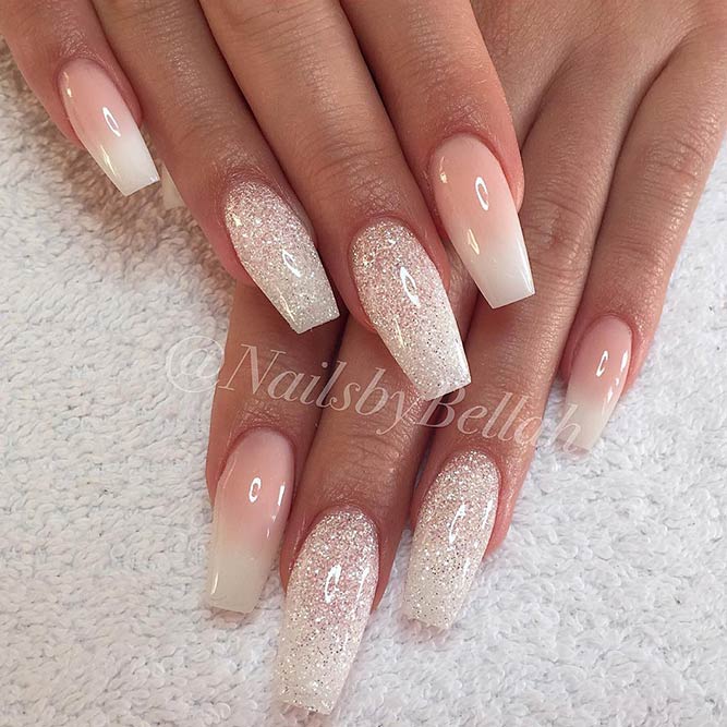 Simple Nails Designs in Christmas Colors