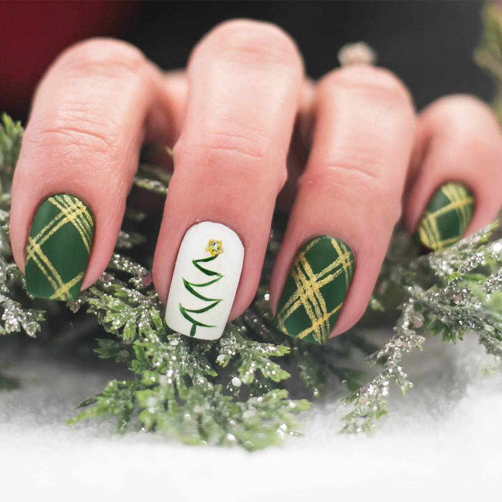 Simple Christmas Tree Nail Art