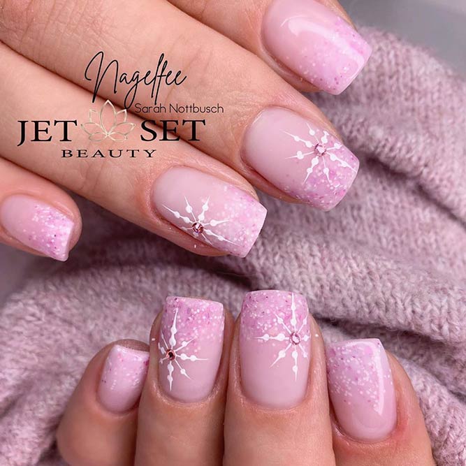 Pink Glitter Ombre Nail Design #glitternails #pinknails