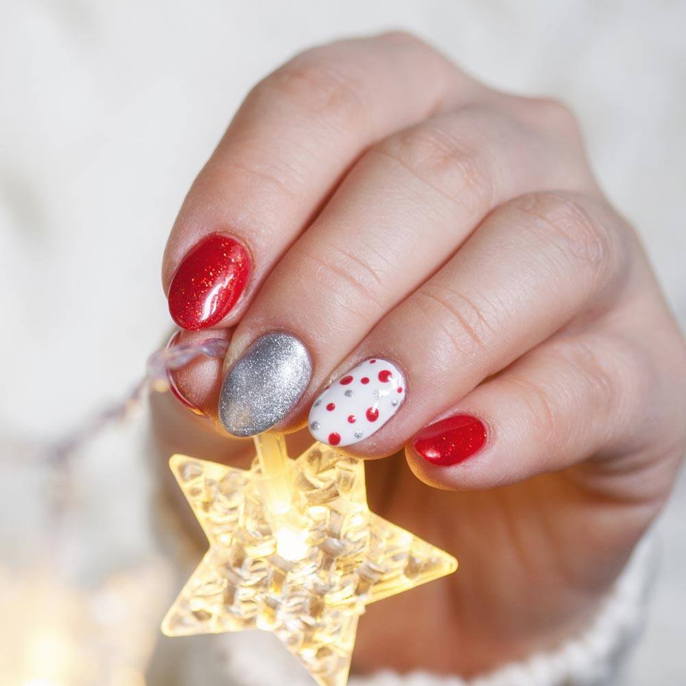 Sparkly Glitter Nail Art Design