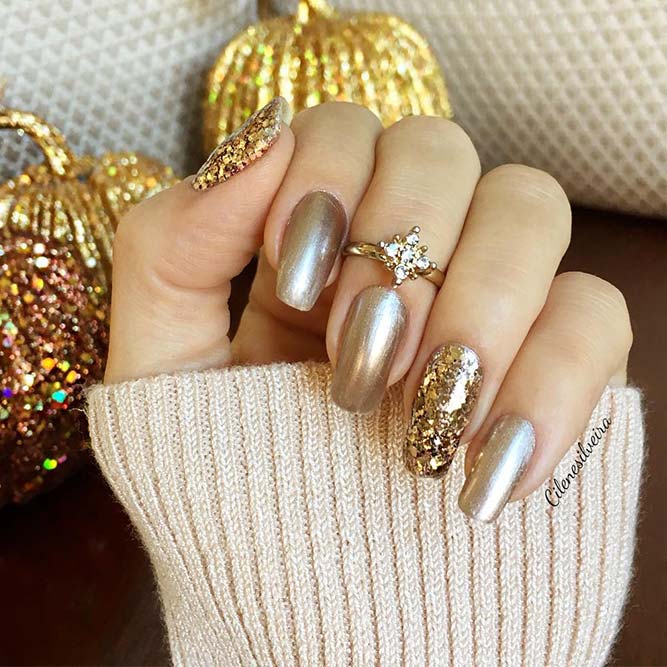 Simple Nails Designs in Christmas Colors