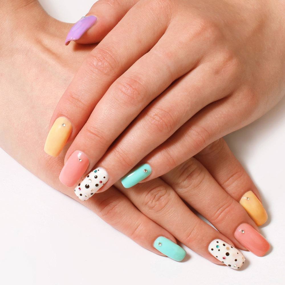 Accent Polka Dot Nails Design