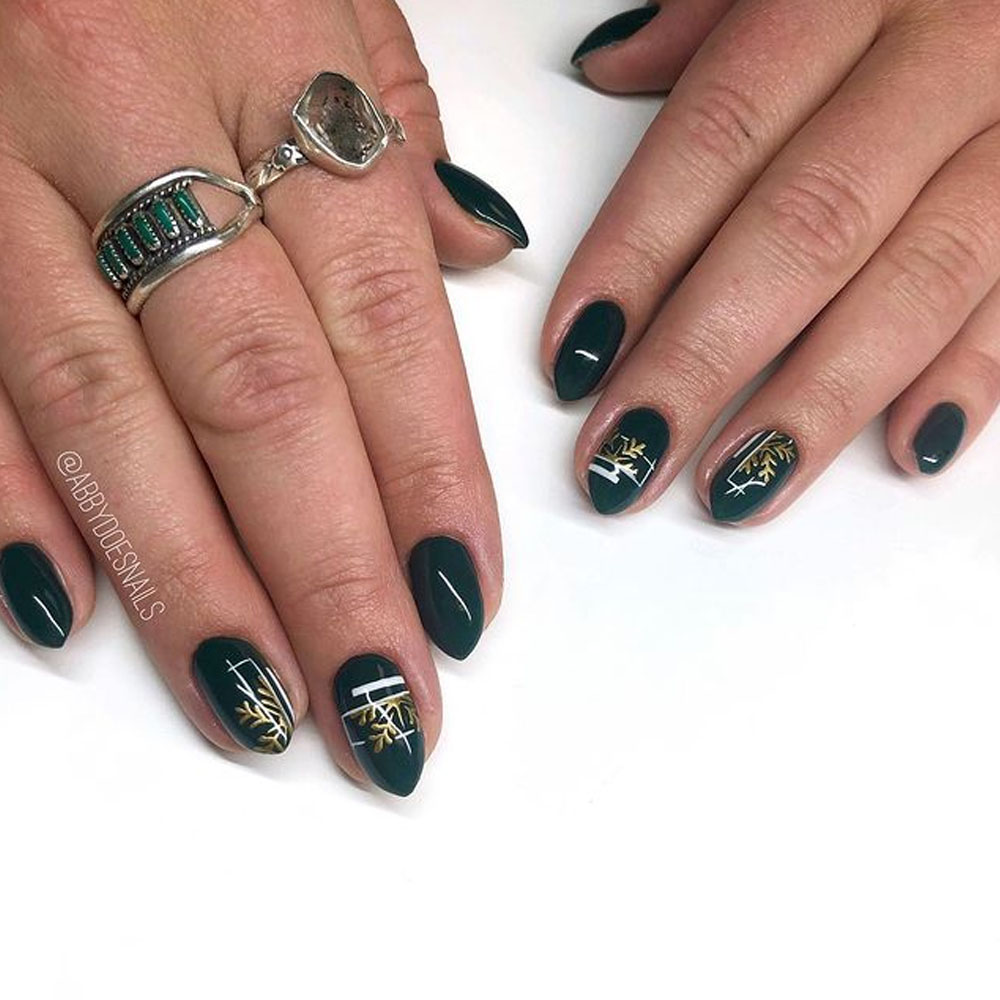 Short Nails With Geometric Snowflakes
