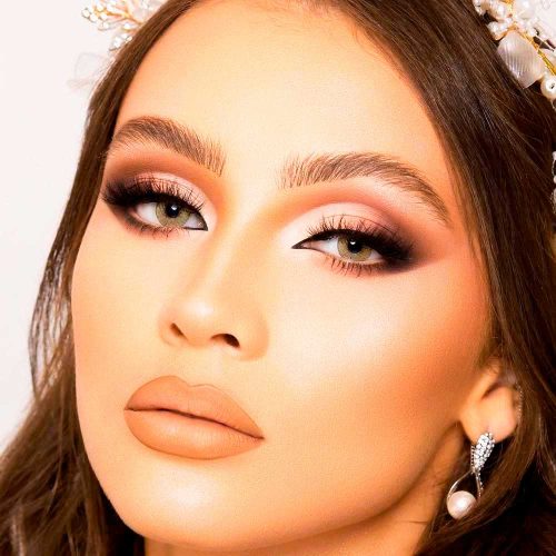 How Do You Apply Basic Makeup?