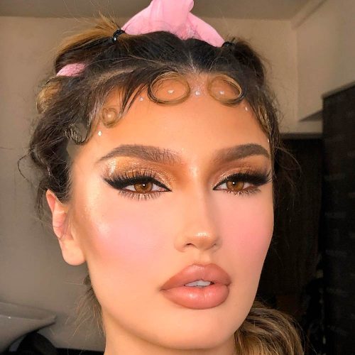 How Do You Apply Basic Makeup?