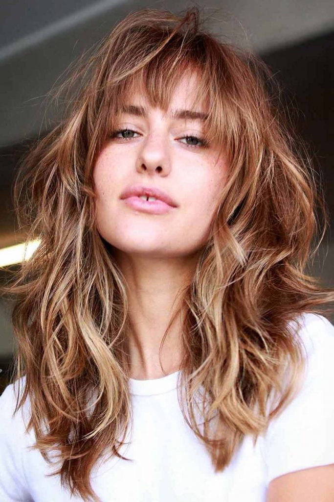 Stylish Layered Hairstyles For Shoulder Lenght Hair #mediumhaircut #layeredhaircut