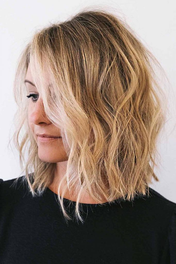Wavy Long Bob With Textured Ends Hairstyles #mediumhaircut #layeredhaircut #blonde