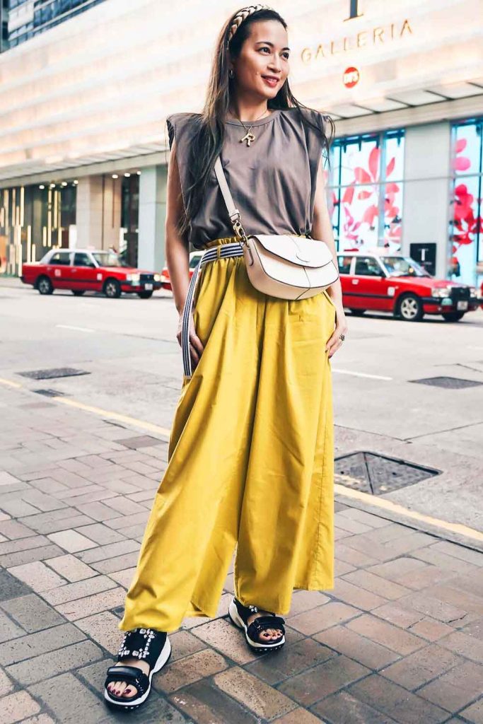 Oversize Pants with Sports Belt and Wide T-Shirt