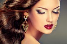 Christmas Makeup: Sparkles, Smokey, And Berry