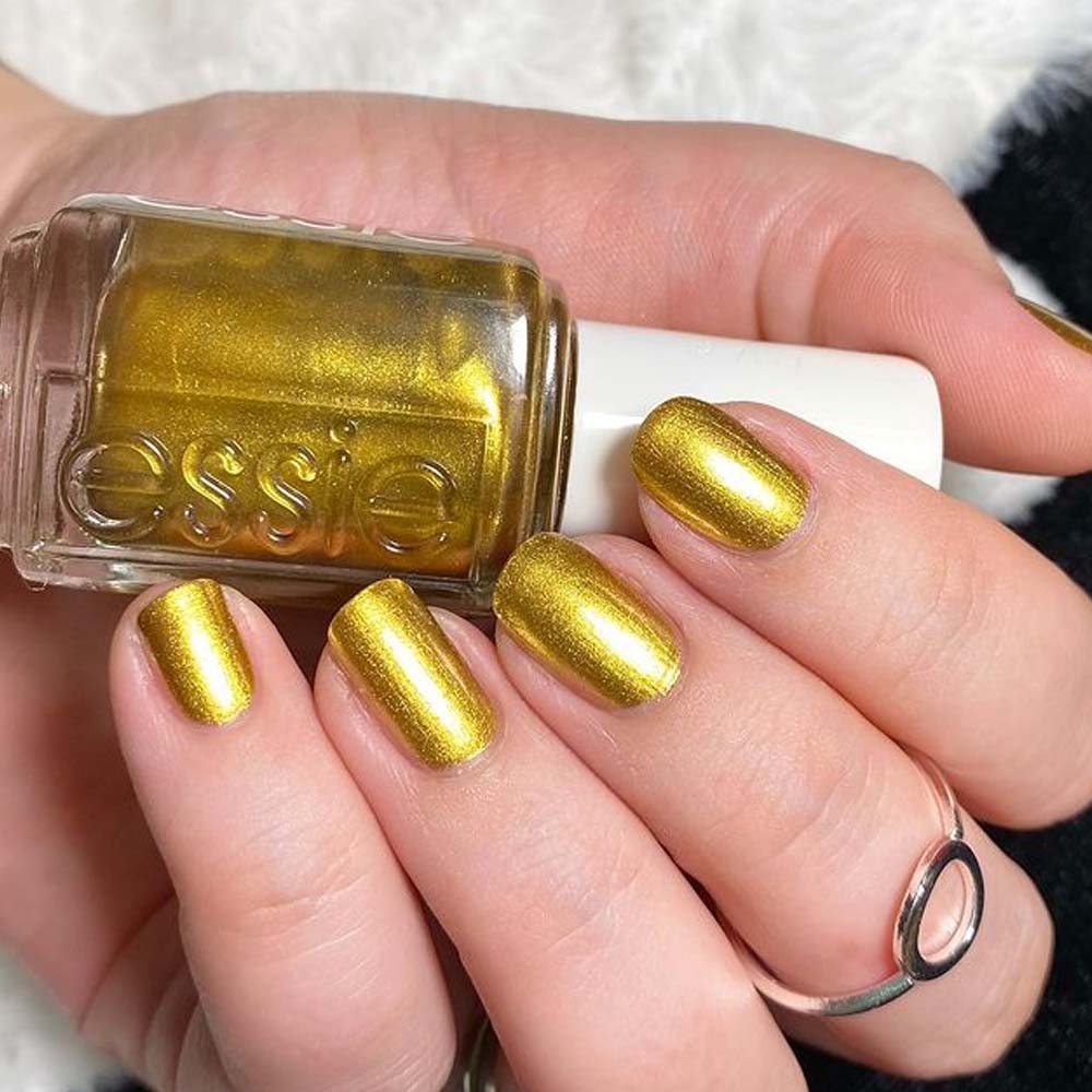 Shiny Gold Winter Nail Colors